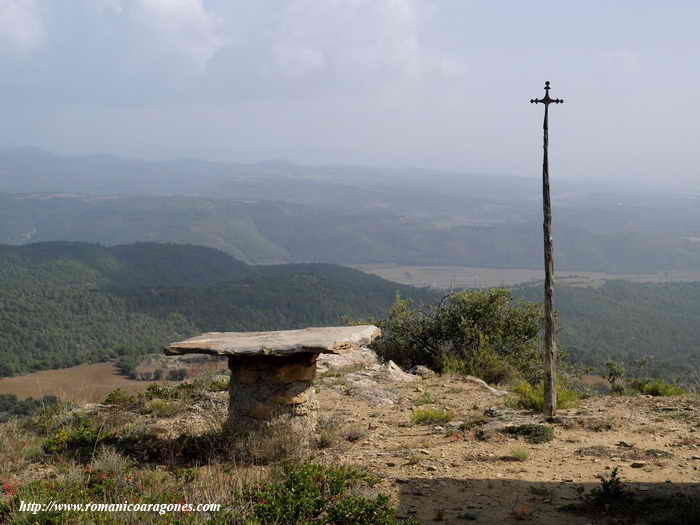 ALTAR EXTERIOR Y CRUZ